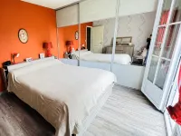 HOUSE 15 MIN. AWAY THE BEACHES OF THE ROYANNAIS COAST - IDEAL ENVIRONMENT FOR FAMILIES Hotels in Saujon