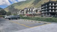 Daochengyading Howard Johnson - parking