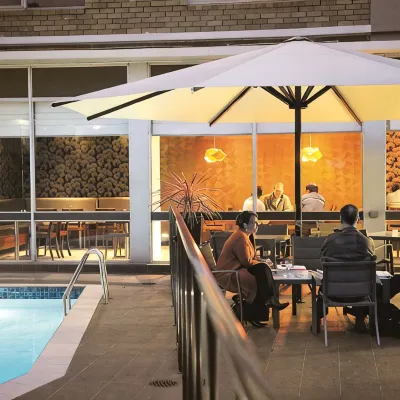 Royal Pacific Hotel Sydney Отели рядом с достопримечательностью «Пристань для яхт в Вулуиче»