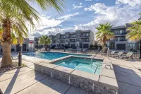 St. George 5 bdrm Adventure Retreat, national parks, sports, golf, tesla charger - Boutique