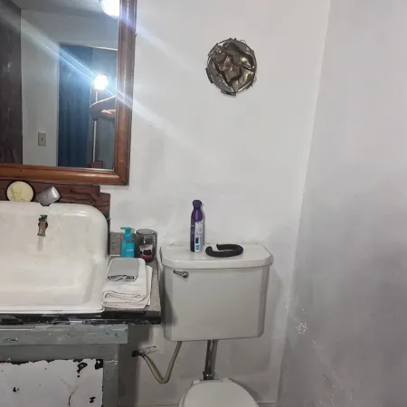 Charming bungalow with WiFi and AC in welcoming Van Horn