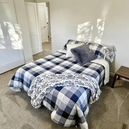 Hometown USA With Hot Tub and Fully Renovated