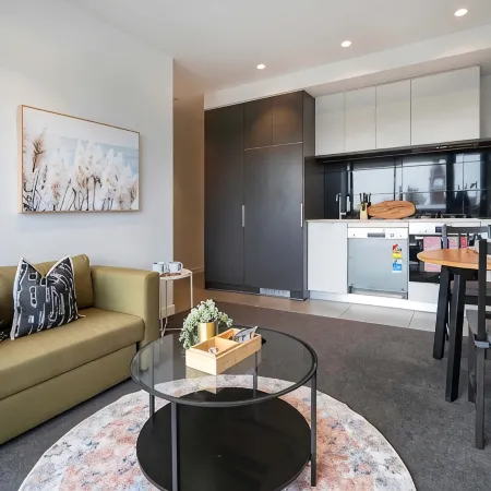 Modern Hawthorn 1BR Walk to Cafes & Transport