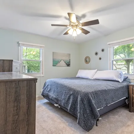 4-bedroom house in brilliant Clear Lake with AC, WiFi. Enjoy your stay