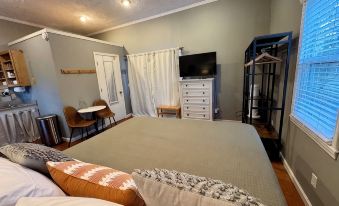 1-bedroom apartment in Mills River, NC-Close to hiking, breweries, dog friendly