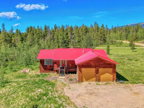 Soak, Hike, Brew: Pet-Friendly Mountain Escape