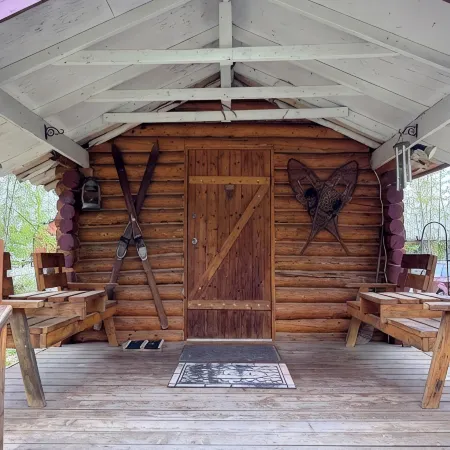 Cozy historic log cabin in downtown Talkeetna with WiFi