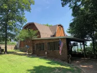 Charming Lakehouse overlooking Greers Ferry Lake Hotels in Cleburne County