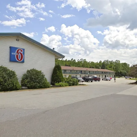 Motel 6 Leominster, MA