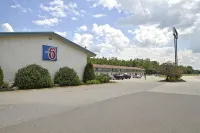 Motel 6 Leominster, MA - 2-Star