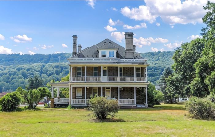 Make Memories: Mountain View Grand 6Br 3BA LaVale Home, 15 Min to Rocky Gap