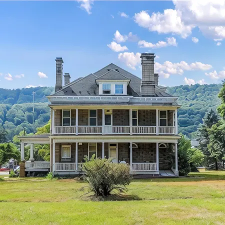 Make Memories: Mountain View Grand 6Br 3BA LaVale Home, 15 Min to Rocky Gap