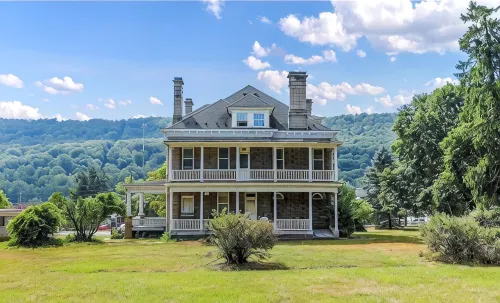 Make Memories: Mountain View Grand 6Br 3BA LaVale Home, 15 Min to Rocky Gap