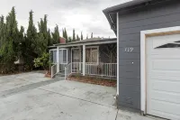 Marbella Lane - 3BR House Dtwn RWC Parking - Homestays