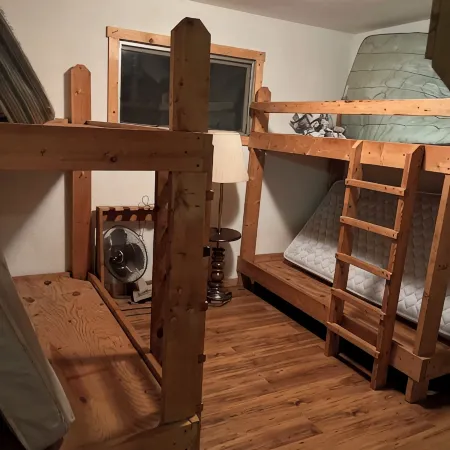 HUNTING: Nice Quiet 3-bedroom cabin in Ridgway, on top of 2,200ft Bootjack Mtn.