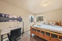 The Executive Lodge up in the West Hills and 2 Miles from Downtown Bend. - บังกะโล