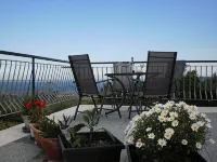 Charmingly restored apartment! Stunning views. - شقق