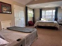Crescent House - Tranquil Downtown Home