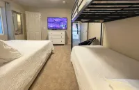 Mountain View Family Retreat. AC + Fire Pit + Fenced Yard + 3PM Check-IN