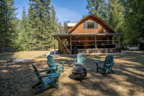 Yaak Riverfront Cabin -Hunting, Fishing & Family Get Away!