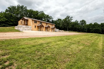 Traveler Suite – Rustic 2 Bed, 2 Bath Apt, King Beds! Отели в г. 