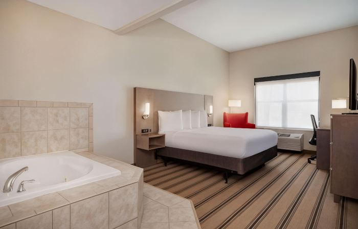 Country Inn & Suites by Radisson Albertville Near Outlet Mall