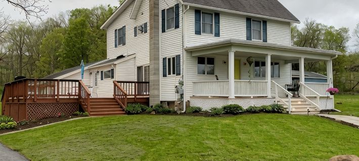 Pet friendly 4-bedroom cottage in fabulous Penn Yan with WiFi, AC and more Hotels in Yates County