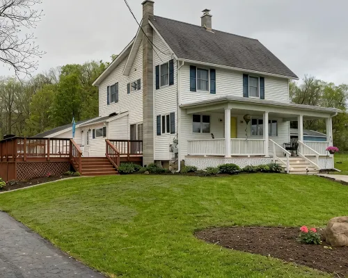 Pet friendly 4-bedroom cottage in fabulous Penn Yan with WiFi, AC and more Hotels in Yates County
