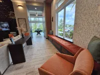 Plush Apartment Near Airport Zoo - Condos