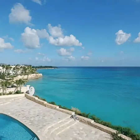 Spacious Family-Friendly Retreat with Private Beach & Stunning Ocean Views.