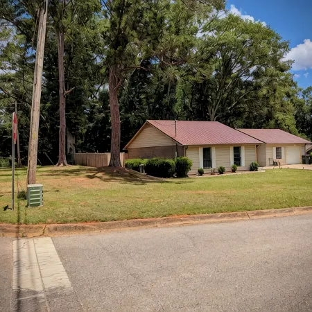 Spacious Farmhouse Near Fort Novosel Family Friendly