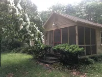 Four Season Woodsy Retreat with Private Pool. Skiing, Hiking, Kayaking - Pool