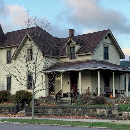 Historic Family 6-bedroom home on delightful 2nd Street in Oakland, MD