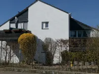 Idyllic location on the Wennsee and 10 min walk to the beach with beautiful garden.