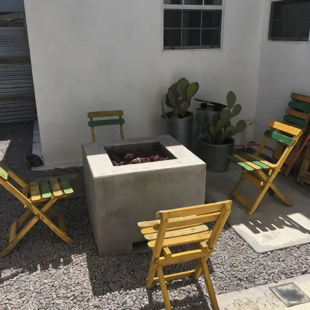 Marfa Space 1, Heart of Marfa! Walk to Main Street, Shops and Restaurants !!! Hotel di Marfa