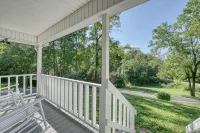 Cabin Between the Meadows - 2 BR, Country Home, Mountain Views, Dog-friendly!