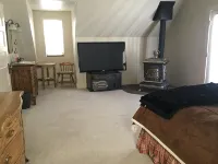 Cozy Mountain View home just blocks from center of town.