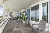 Kemah's Bayfront Getaway with Pool