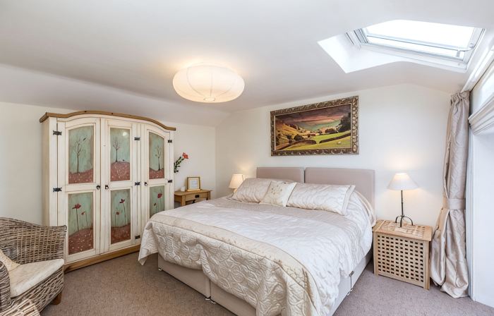 Fern House, Grassington; central yet parking & quiet, light & period elegance