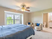 Gorgeous Home featuring an Indoor Heated Pool, Gourmet Kitchen & Outdoor Spaces Ξενοδοχεία στην πόλη Delaware County