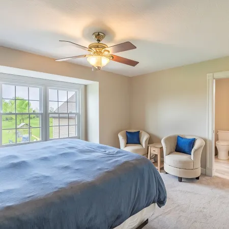 Gorgeous Home featuring an Indoor Heated Pool, Gourmet Kitchen & Outdoor Spaces Hoteles en Condado de Delaware