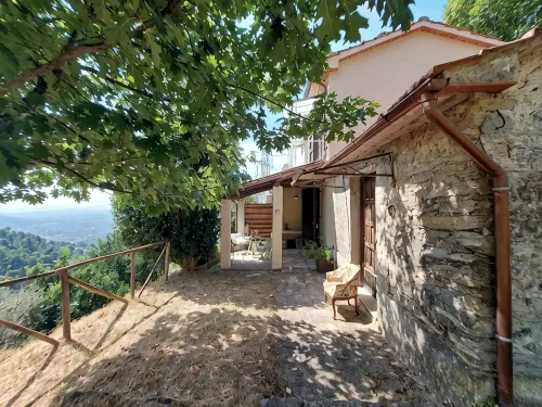 Beautiful semi-detached house, view over the coast. Air conditioning,Wi-Fi