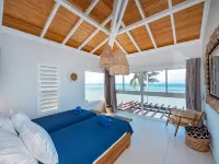 Tohora by Tahiti Homes 5-bedroom beachfront villa with swimming pool. Hotels in Te'avaro