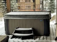 JUST LISTED Luxury 4BR Retreat in Wildhorse Meadows - Après Escape Chalet - 4 tähden