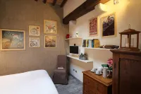 Il Barbacane,nice small house with pool, small doesn’t mean small,but beautiful