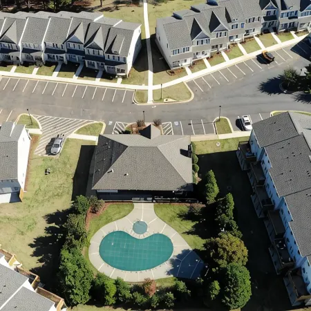 Lakefront, Dock, Kayaks, Paddleboards, Pool,Hot Tub and Access to Boat Rentals!
