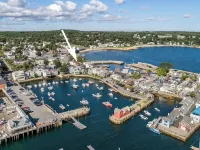 Seaside Getaway Cottage w Deck, Parking, Ocean View, Shops - Country Houses