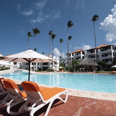Fantastic Condo on the Beach. Relax and enjoy the breeze !!!