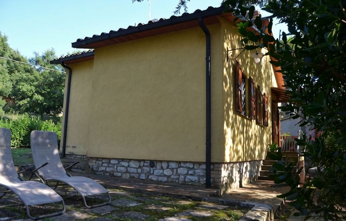 Single-family house for exclusive use, quiet and not isolated area between Umbria and Tuscany