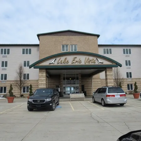 Beach Level Lake Front Condo L02-5 Queen Beds. Rent 3-4th Free-Use by 4/2027-Ask